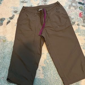 North face size 2 cropped pants